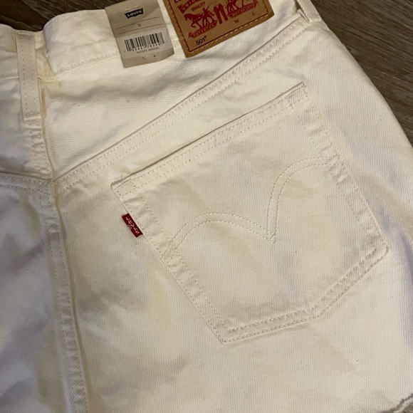 NWT 🦋 LEVI'S WOMEN'S 501 GIVE ME
BUTTERFLIES HIGH RISE DENIM SHORTS - Picture 12 of 12